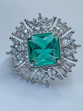 Swarovski Crystal Elements Emerald Green Crystal Halo Art Deco Statement Ring